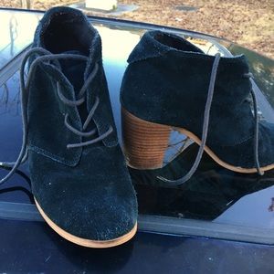 Tom’s distressed suede lace up booties